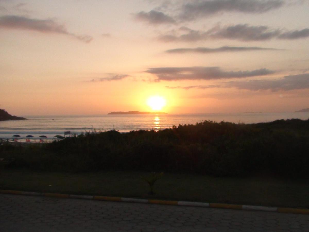 Praia De 4 Ilhas Apartamento De 1 Quarto A 60M Praia Com Vista 봄비나스 외부 사진